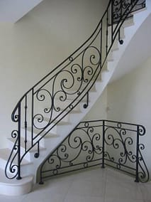 Railing or guardrail with curved pickets